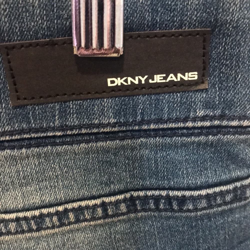 DKNY Denim pull On Elastic Waist 3 Pocket Bermuda Shorts-Size S - Picture 3 of 9